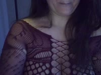 Een vrijgezelle spannende milf die van avontuurtjes en fantasietjes houdt. Om te delen of om de jouwe te horen.