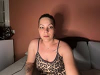 Minette du sud une (sexy infirmière) est là pour vous divertir , timide mais coquine