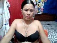 Soy una mujer de estatura pequeña pero con unas ganas de sexo enorme, soy alegre me gusta ser complaciente ven a jugar conmigo