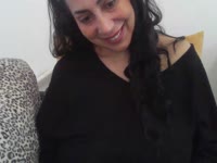 Brune pétillante qui aime la vie et ses plaisirs. la bonne humeur est mon moteur dans la vie . la séduction et les bons moments mon carburant. alors Messieurs, à vos clavier!