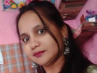 camgirl fingering shaved pussy EmiliaWalker