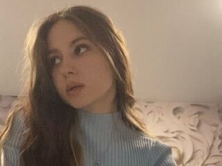 naughty camgirl masturbating with vibrator MalissaHans