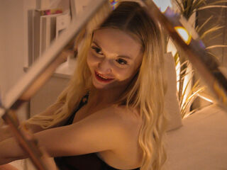 cam girl fingering pussy MilaLuxia