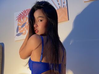 fingering cam slut SessahMi
