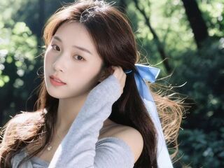topless webcamgirl ZhiYue