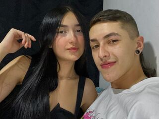 couple showing tits MaddyAndNate