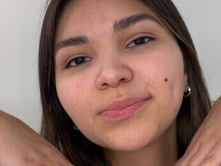 naked webcamgirl AdriaKunstlinger