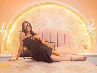 camgirl showing tits AishaCarpenter