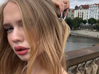 hot cam whore AmberWindow