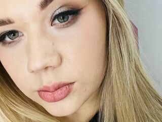 nude gamgirl AminaDigges