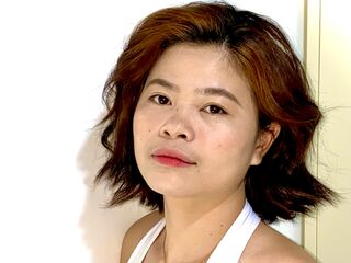 cam girl playing with vibrator AmoraVera