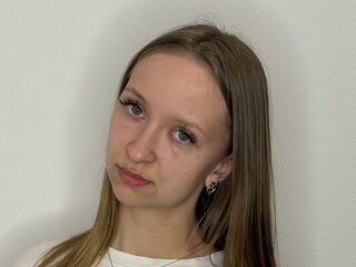 beautiful webcamgirl AundreaMoczo