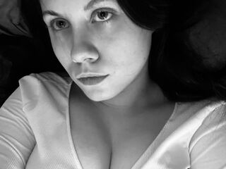 girl showing tits BelaWink