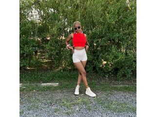 topless webcam girl BellzRosee