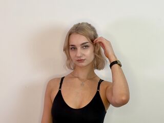 topless cam girl CleoHarringtons
