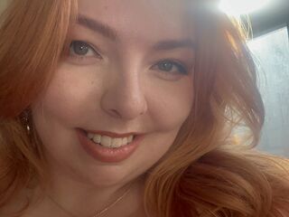 cam girl playing with dildo CurvyCateLJ