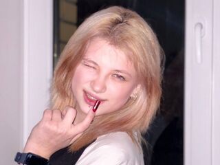 topless girl DaisySponholz