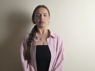 girl showing tits DelenaCouts
