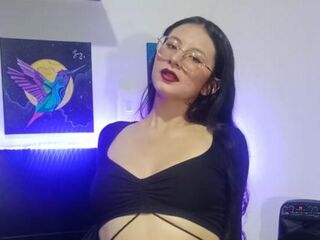 hot cam girl fingering shaved pussy EmberCullen