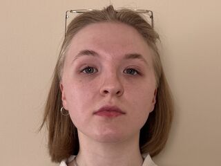 girl showing tits HienRosse