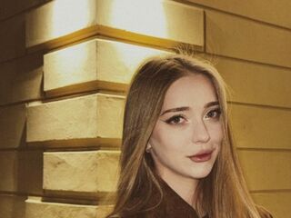 camwhore spreading pussy IvaBusack