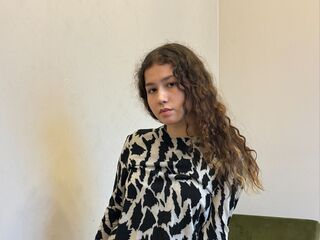 adult cam show JulianaCharton