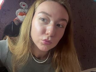naked camgirl KayeEliasen