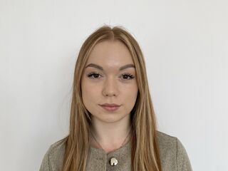 topless webcam girl KenishaDiamond