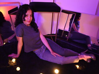 camgirl webcam KyaraLux