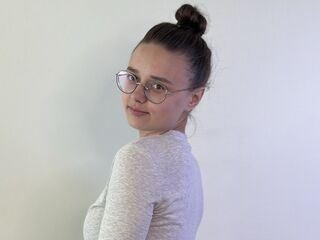 camgirl masturbating with dildo LarraineKaber