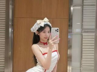 naked cam girl picture LilyYuan