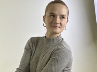 hot cam girl masturbating with sextoy LorrianePytko