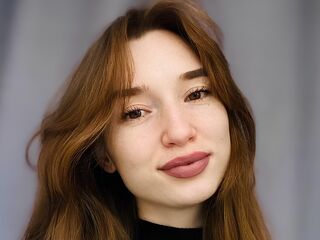 girl shaving pussy LouieAldaco