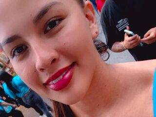 topless webcamgirl MiaRosele