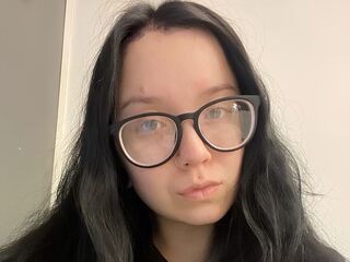 naked girl with webcam masturbating with dildo MiaWallees