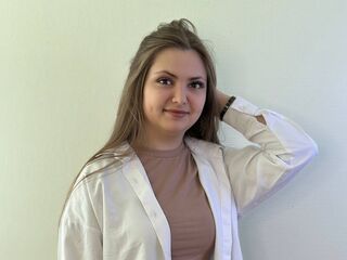 topless webcam girl MildaTaddio