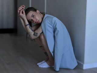naughty cam girl fingering shaved pussy MirnaLatourette