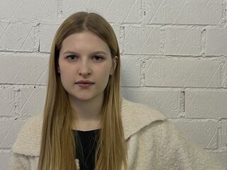 cam girl fingering pussy ParisRoacho