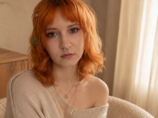 naughty cam girl fingering shaved pussy RobertaLah