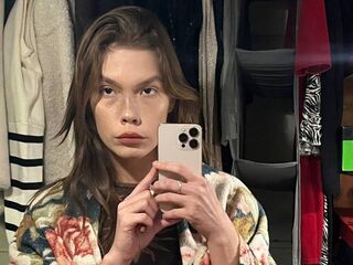 fingering cam slut RubyRedkis