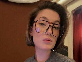 camgirl fingering pussy SheilaSweezer