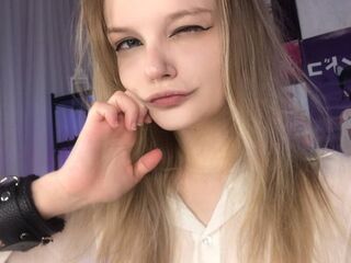 topless webcamgirl ShelyMilan