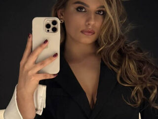 naked camgirl TaHillmer