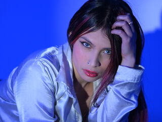 cam strip tease TiffanySuarez