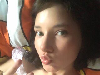 topless cam girl TommieSanjuan